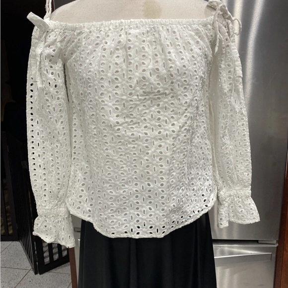 Express White Eyelet Blouse size medium - Picture 1 of 4